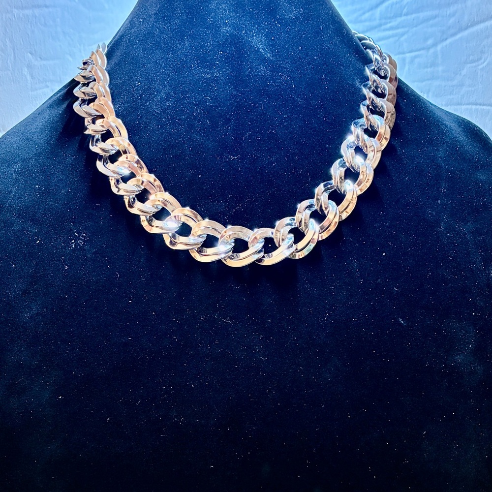 Vintage Signed “MONET” Heavy Chain-linked Necklace in a Silver Tone Setting